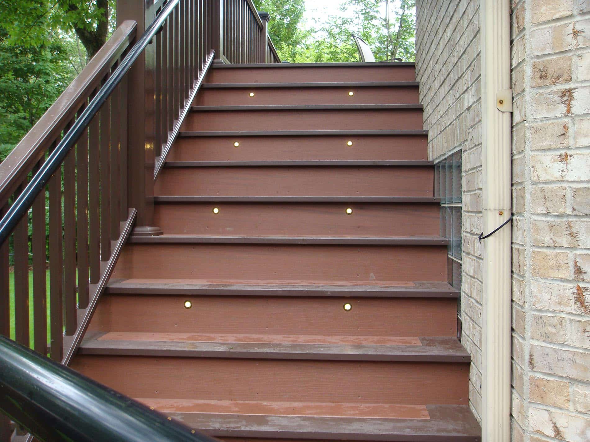 wood deck lighting